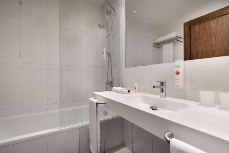 Bathroom 4, Ramada by Wyndham Lisbon, Lisbon