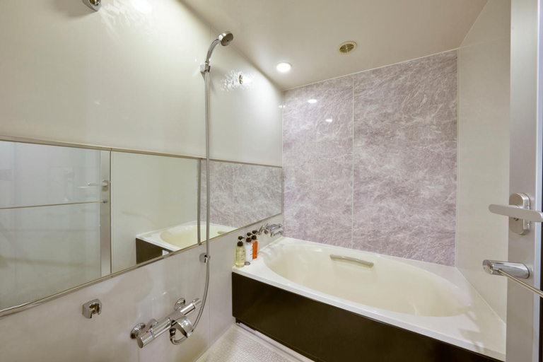 Bathroom 14