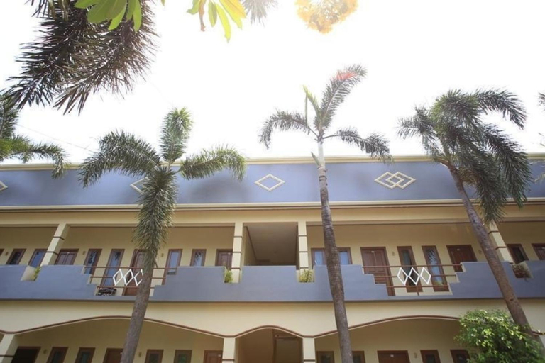 Exterior & Views 25