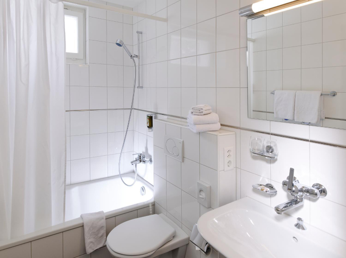 Bathroom 3, Hotel Beausite, Interlaken