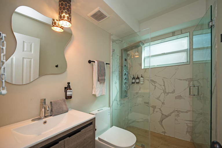 Bathroom 3, Amazing Apartment Just 5 min to Brickell, Miami-Dade