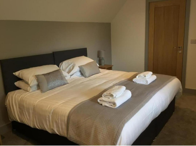 Others 2, Hunters Lodge, Devon