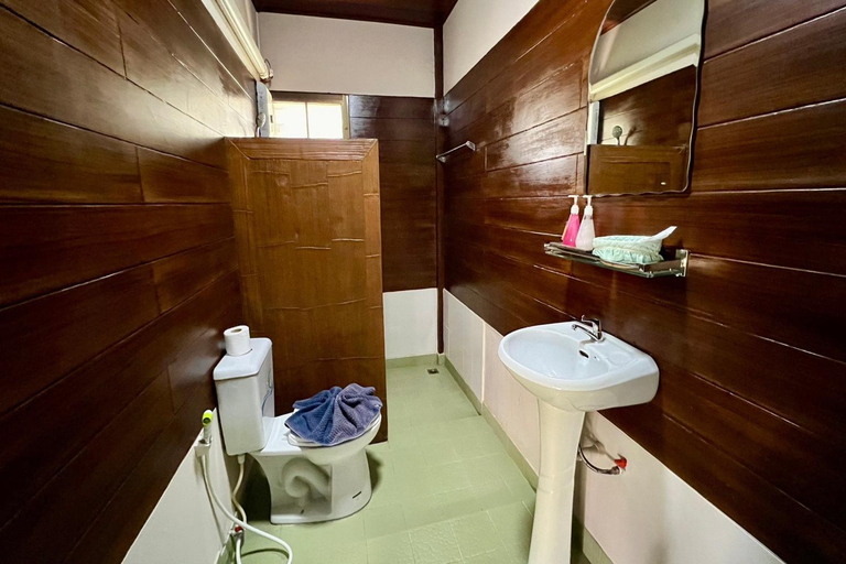 Bathroom 5, Huen Pak Mon Chantra, Muang Chiang Rai