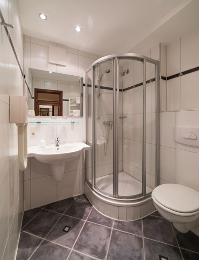 Bathroom 4, Hotel Schwan, Bayreuth