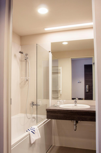 Bathroom 4, Eto Park Hotel Business and Stadium, Győr