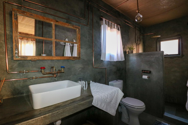 Others 2, The Desert House Bed and Breakfast, Daures