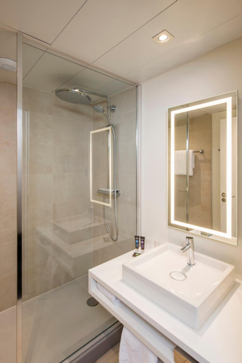 Bathroom 7
