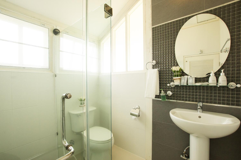 Bathroom 3, The Natural Garden Resort, Pong Nam Ron