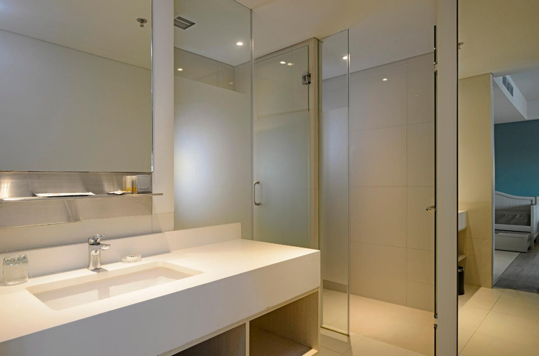 Bathroom 14