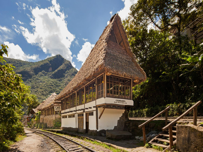 Exterior & Views