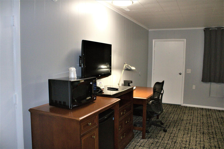 Others 5, Hometowne Inn & Suites, Scott