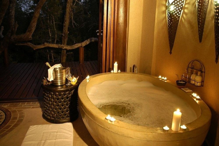 Bathroom, Simbambili Game Lodge, Ehlanzeni