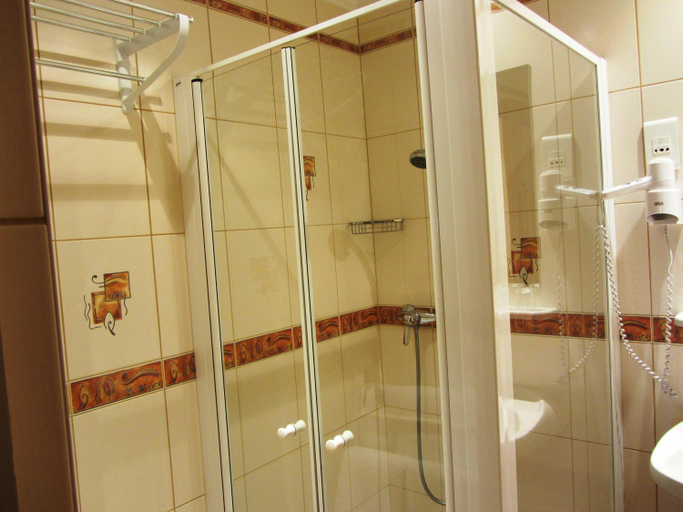 Bathroom 3, Auberge Des Skieurs, Vosges