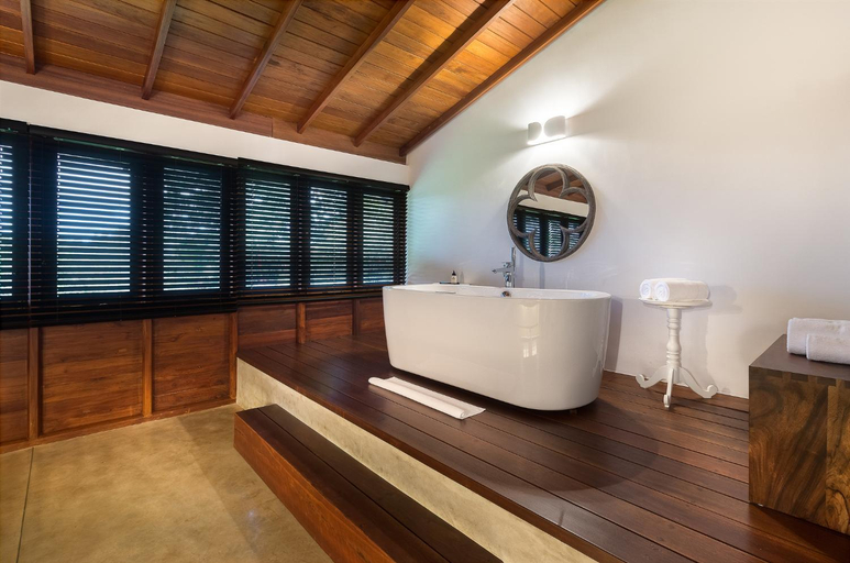 Bathroom 5, Kings Pavilion, K.F.G. & G. Korale