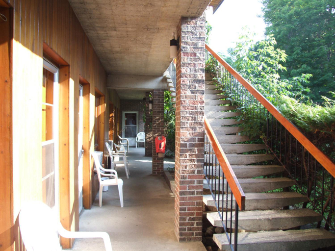 Others 5, Motel Lennoxville, La Région-Sherbrookoise