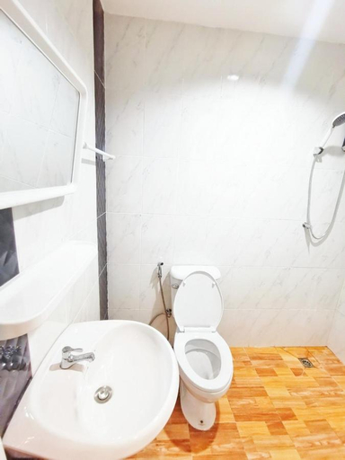 Bathroom 3, Little Hill Sattahip Resort, Sattahip