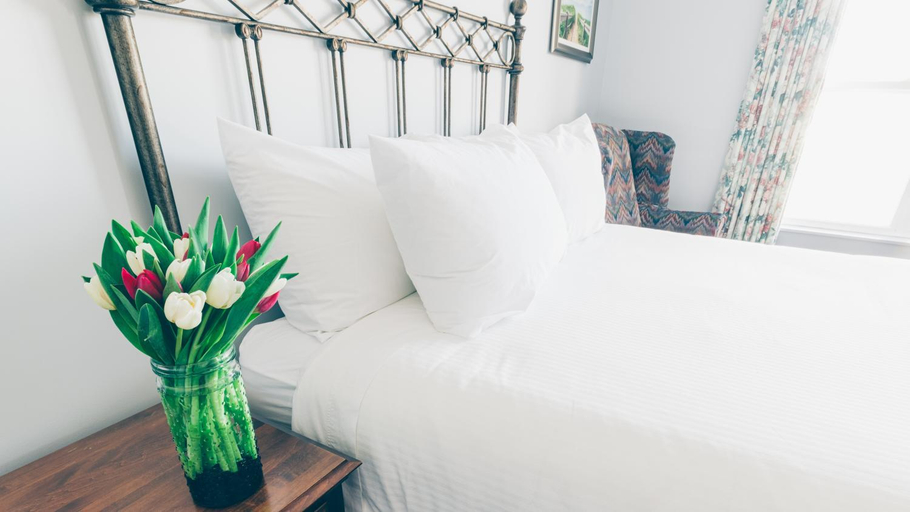 Bedroom 3, The Loyalist Country Inn & Conference Centre, Prince