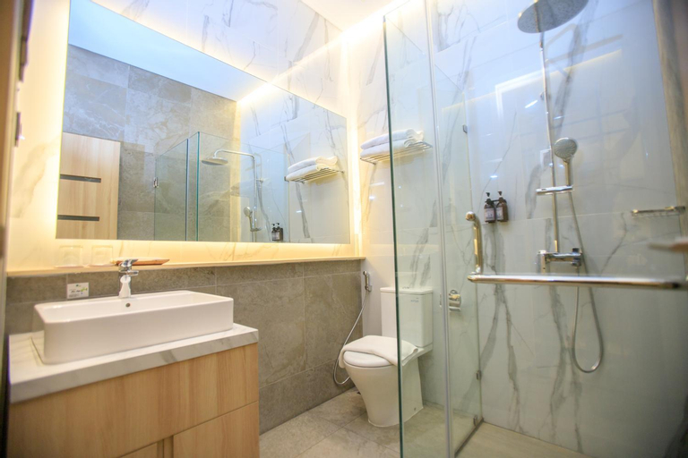 Bathroom 14