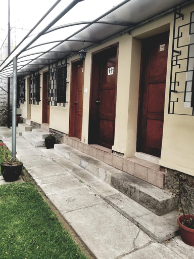 Others 3, Travellers Inn, Quito