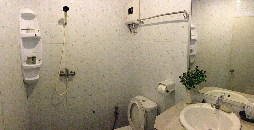 Bathroom 4, Baan Sala Lung Dam Hotel, Ko Samui