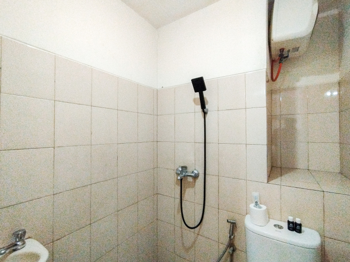 Bathroom 5, Modern 2BR Apartment at Tamansari Panoramic By Travelio, Bandung