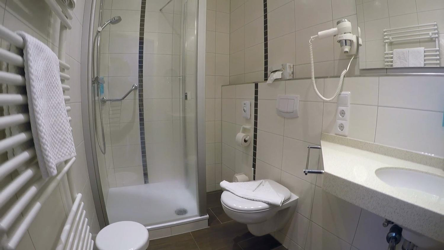 Bathroom 2, Hotel Weisse Duene, Leer
