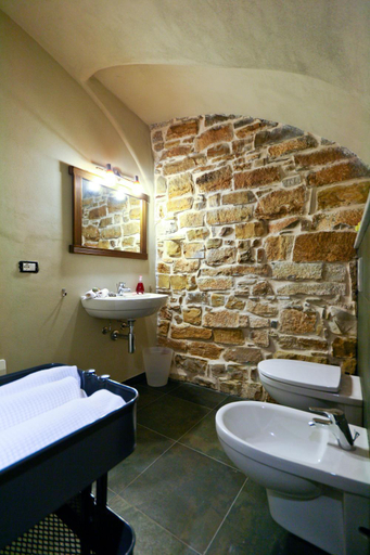 Bathroom 3, I Valloni Apartments, Imperia