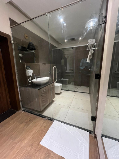 Bathroom, Narwar Lakefront Resort, Shivpuri