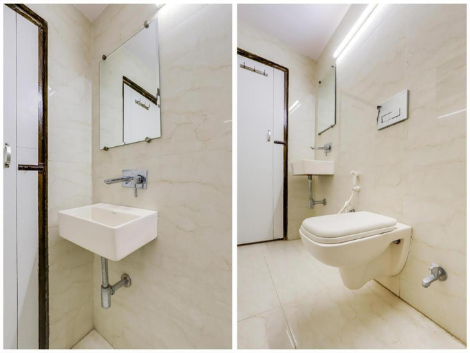 Bathroom 5, Hotel Roma Deluxe, Delhi