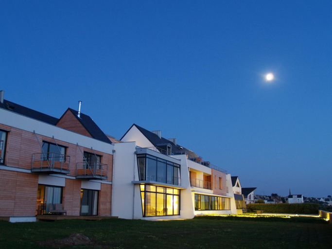 Exterior & Views 1, Le Chateau de Sable Hotel, Finistère