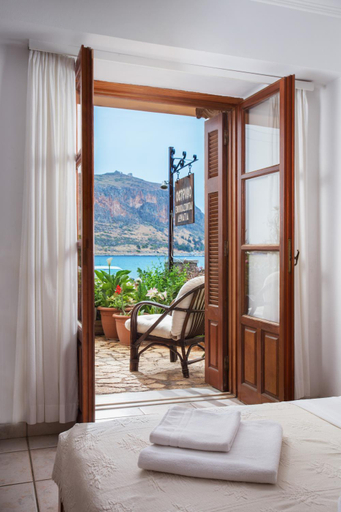 Bedroom 2, Petrino Guesthouse, Peloponnese