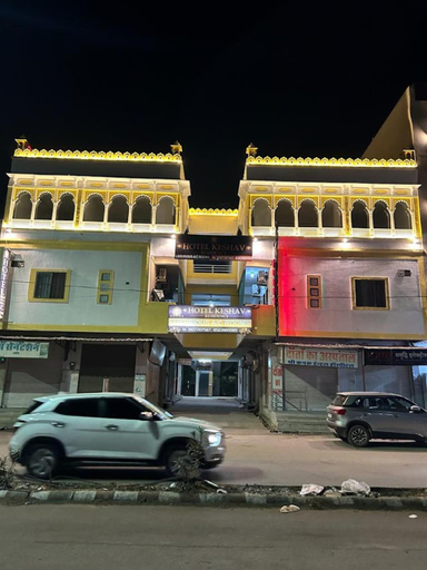 Exterior & Views