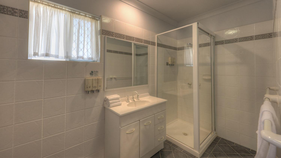 Bathroom 11