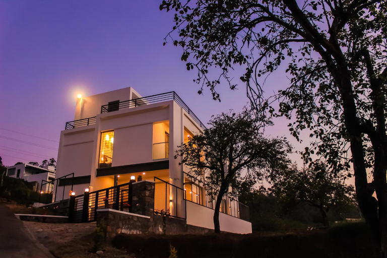 Exterior 11