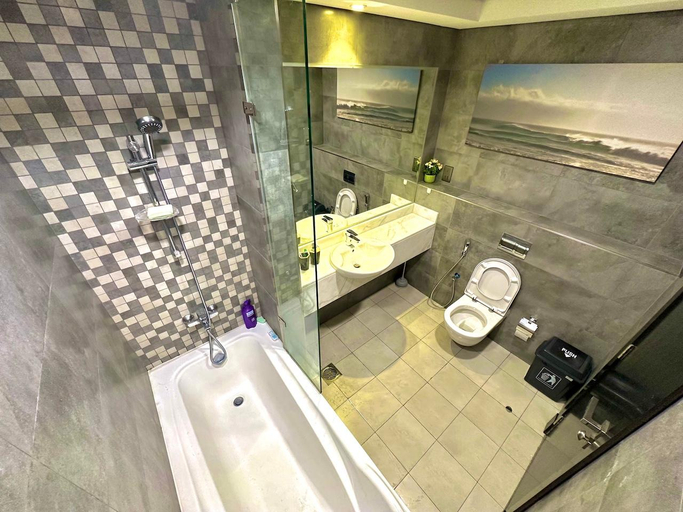 Bathroom 5, Lakeside Hostel Downtown, Dubai