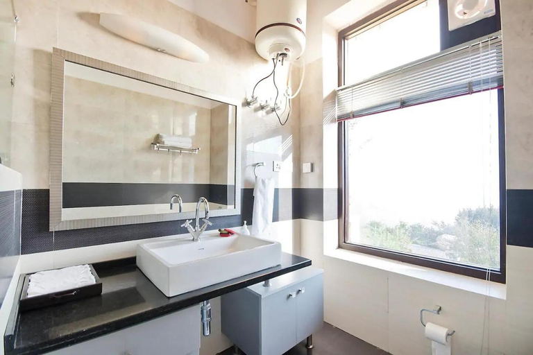 Bathroom, Tree of Life Junoon in the Hills, Kainchi Dham, Nainital