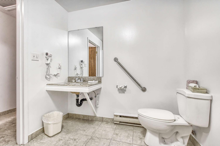 Bedroom 5, Motel 6-Windsor, ON, Essex