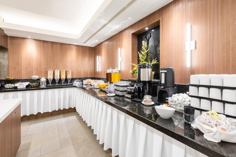 Food & Drinks 4, Hotel WelcomInns, Lajemmerais