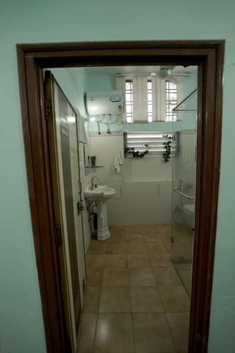 Bathroom 4, Devendragarh - A Boutique Lake Facing Guest House On Lake Fateh Sagar, Udaipur