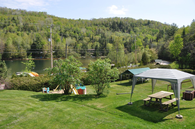 Others 4, Le Boise du Lac, Les Laurentides