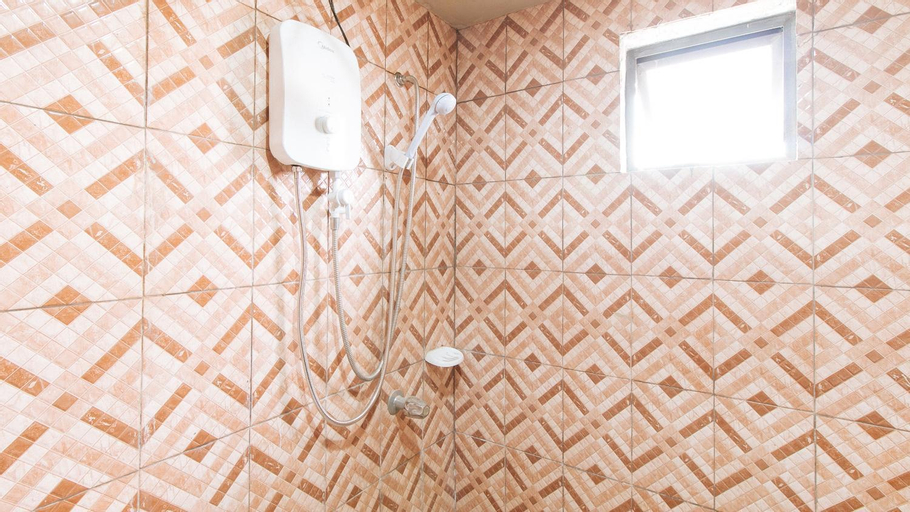 Bathroom 12