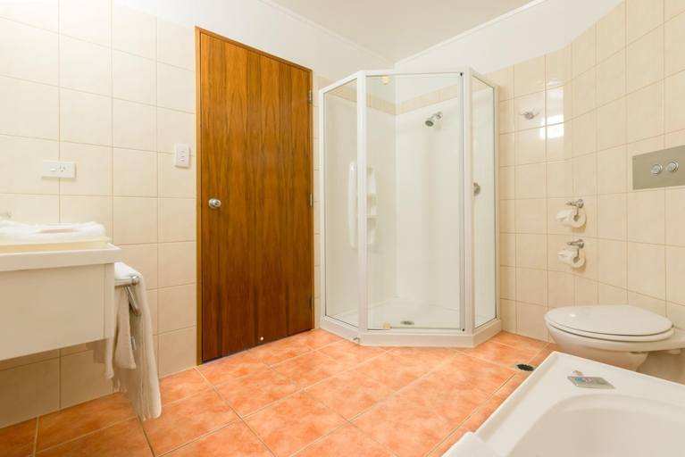 Bathroom 4, Distinction Whangarei Hotel & Conference Centre, Whangarei