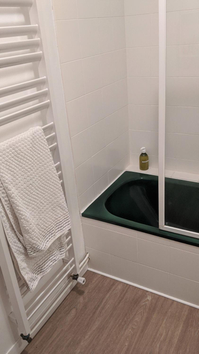 Bathroom 5, L´Aveneau, Deux-Sèvres