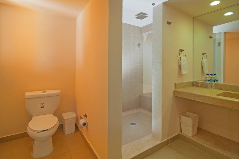 Bathroom 5, Hotel Ixzi Plus, José Azueta