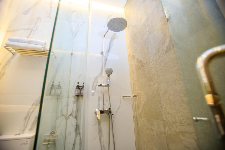 Bathroom 17