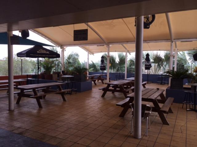 Food & Drinks 5, Overlander Hotel, Mount Isa