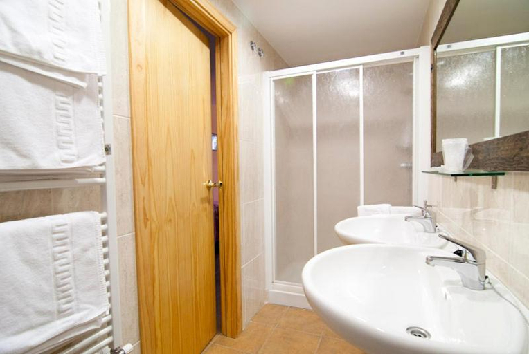 Bathroom 2, Hostal Parque Natural, Huesca
