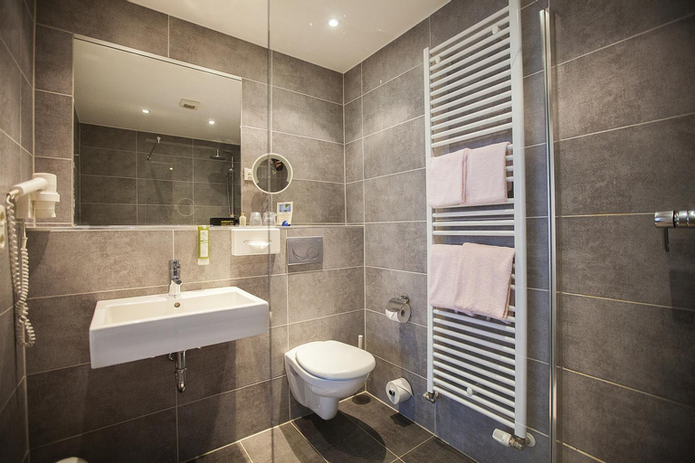 Bathroom 9