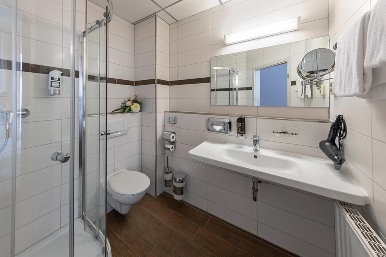 Bathroom 4, Hotel Berlin, Leipzig