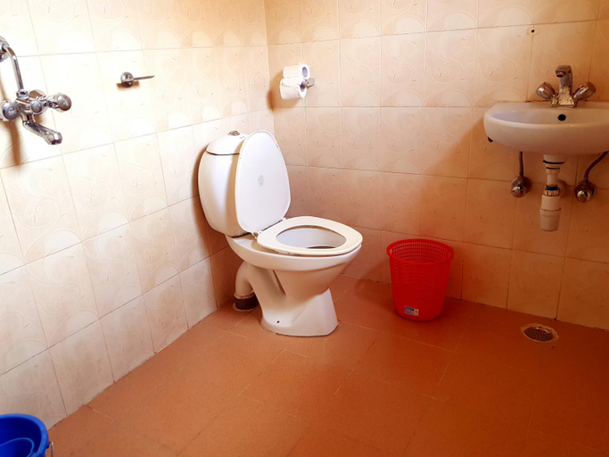 Bathroom, Hotel Diplomat, Gandaki